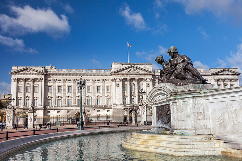 Buckingham Palace causes 34 accidents a year